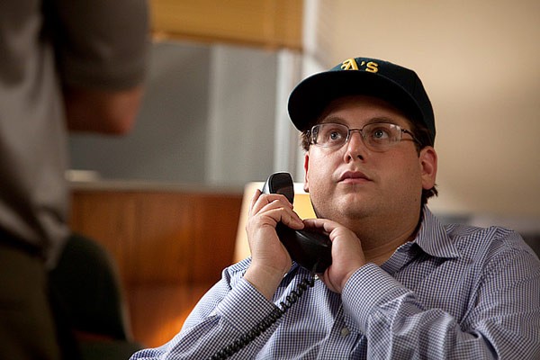 Jonah Hill của phim "Moneyball". Đây là lần đầu tiên nam diễn viên 28 tuổi nhận được đề cử Oscar. (Đề cử nam diễn viên phụ xuất sắc)